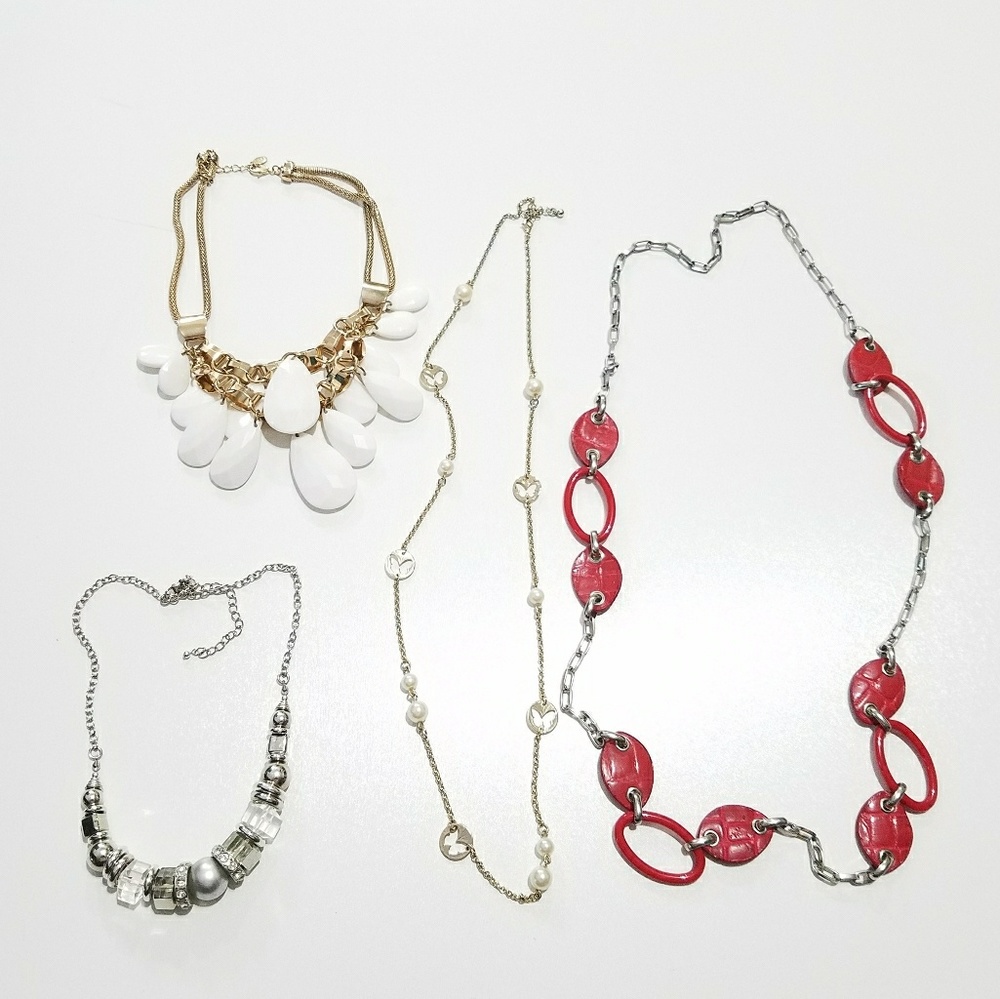 Bundle of 4 necklaces